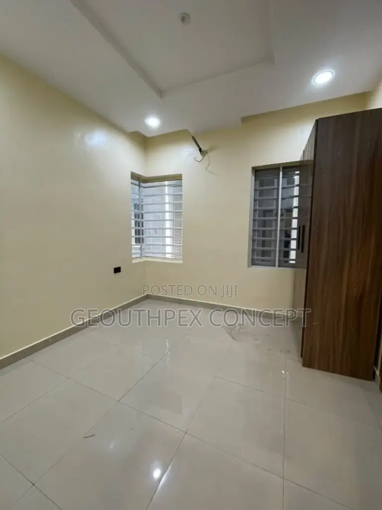 3bdrm Apartment in Old Bodija Estate for sale in Bodija