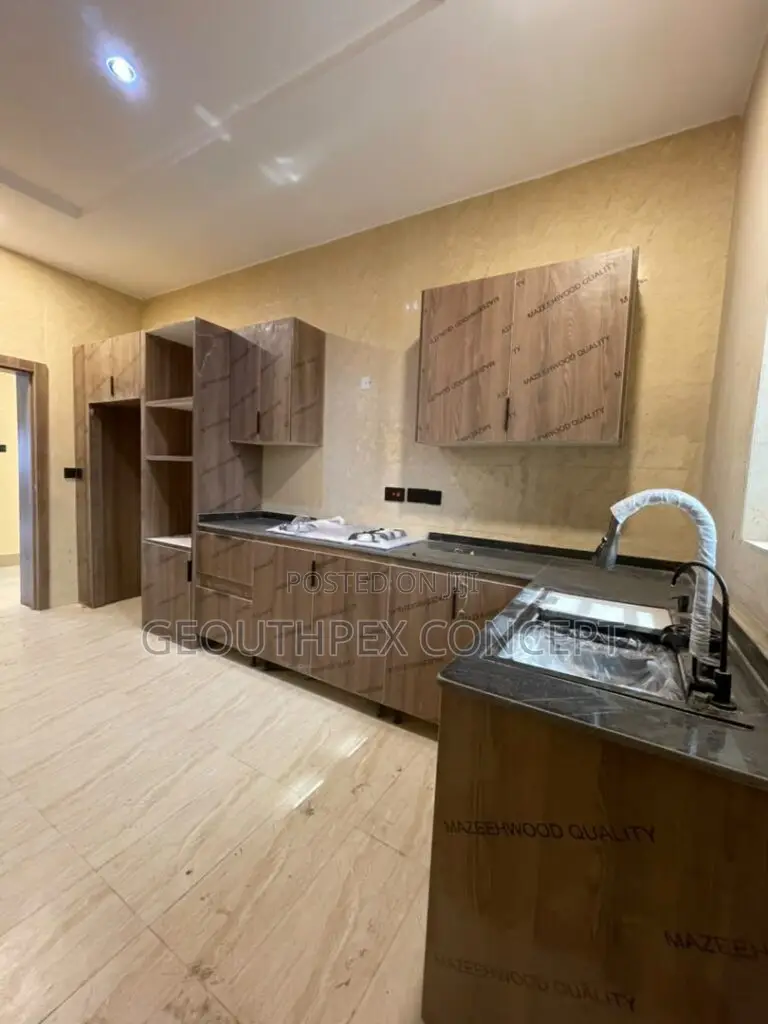 3bdrm Apartment in Old Bodija Estate for sale in Bodija