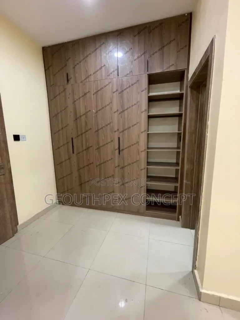 3bdrm Apartment in Old Bodija Estate for sale in Bodija