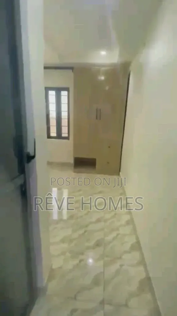 Mini Flat in Adekunle for rent in Adekunle