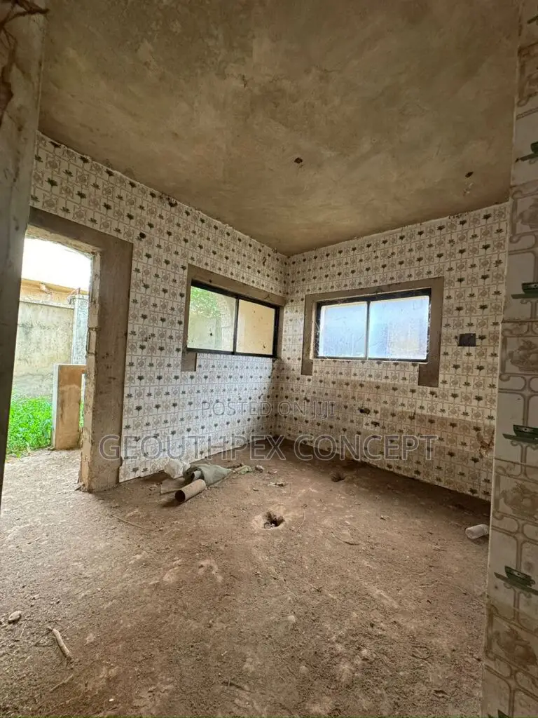 5bdrm Duplex in Idishin for sale in Idishin