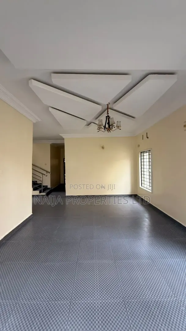 5bdrm Duplex in Ikota for rent in Ikota
