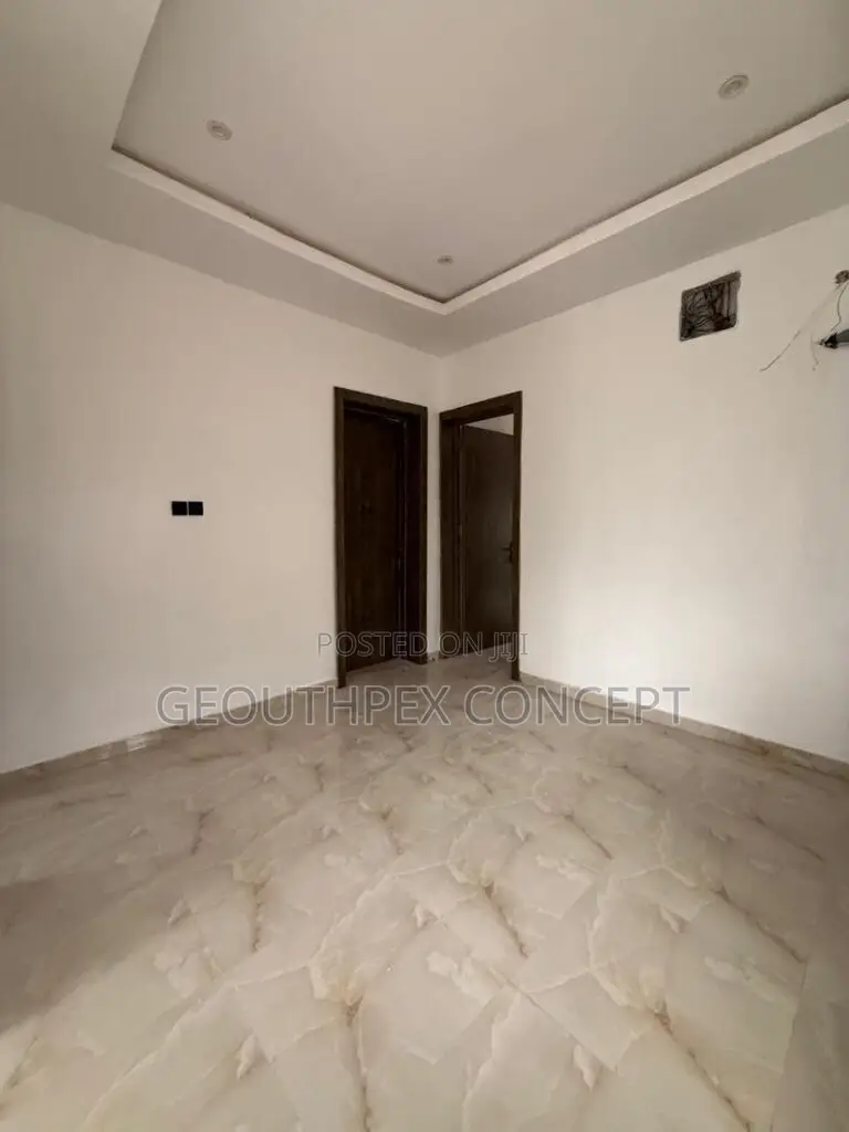 4bdrm Duplex in Olive Court, Agodi for sale in Agodi