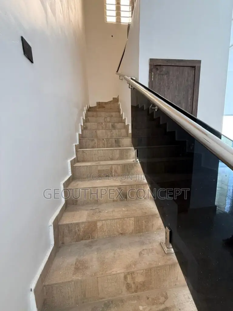 4bdrm Duplex in Olive Court, Agodi for sale in Agodi