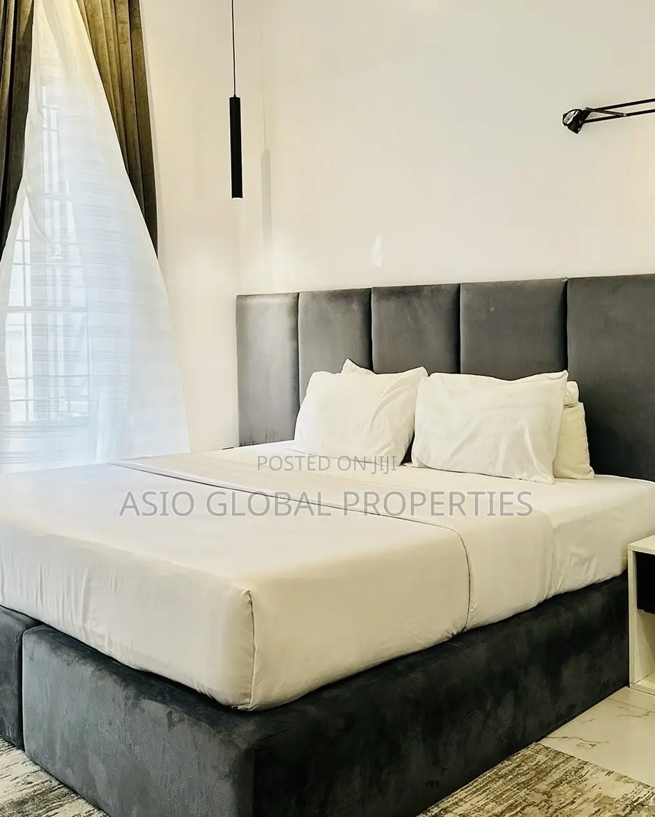 1-Bedroom Modern Apartment With Workstation in Lekki Phase 1 in Lekki Phase 1