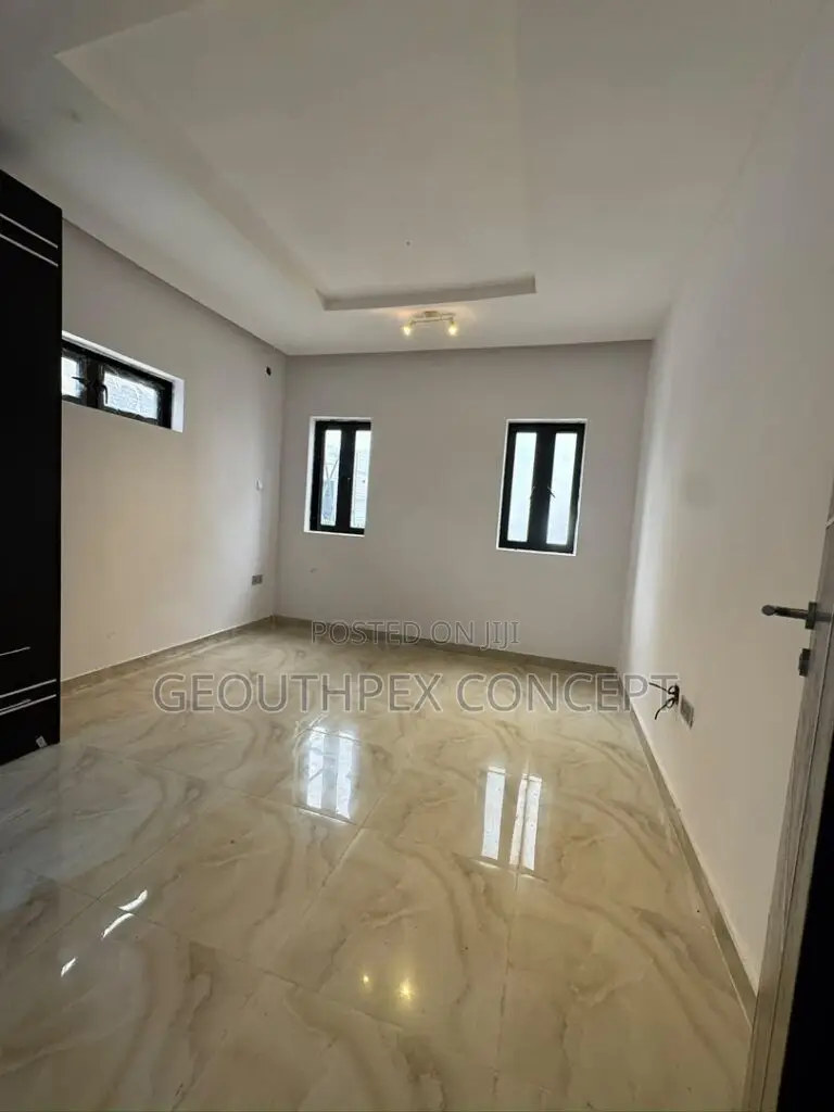 4bdrm Duplex in Alalubosa Gra for sale in Alalubosa