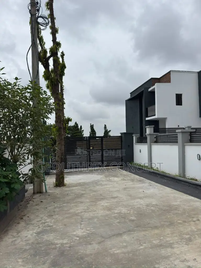 4bdrm Duplex in Alalubosa Gra for sale in Alalubosa