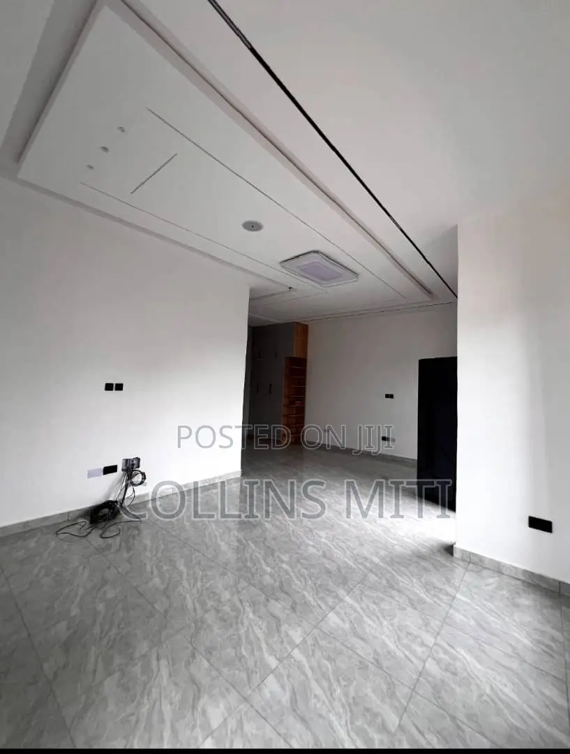 4bdrm Duplex in Thomas Estate for sale in Thomas Estate