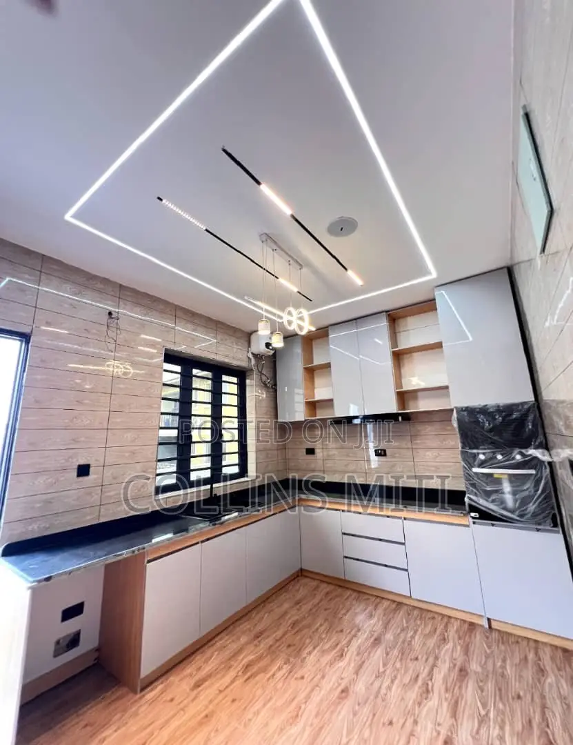 4bdrm Duplex in Thomas Estate for sale in Thomas Estate