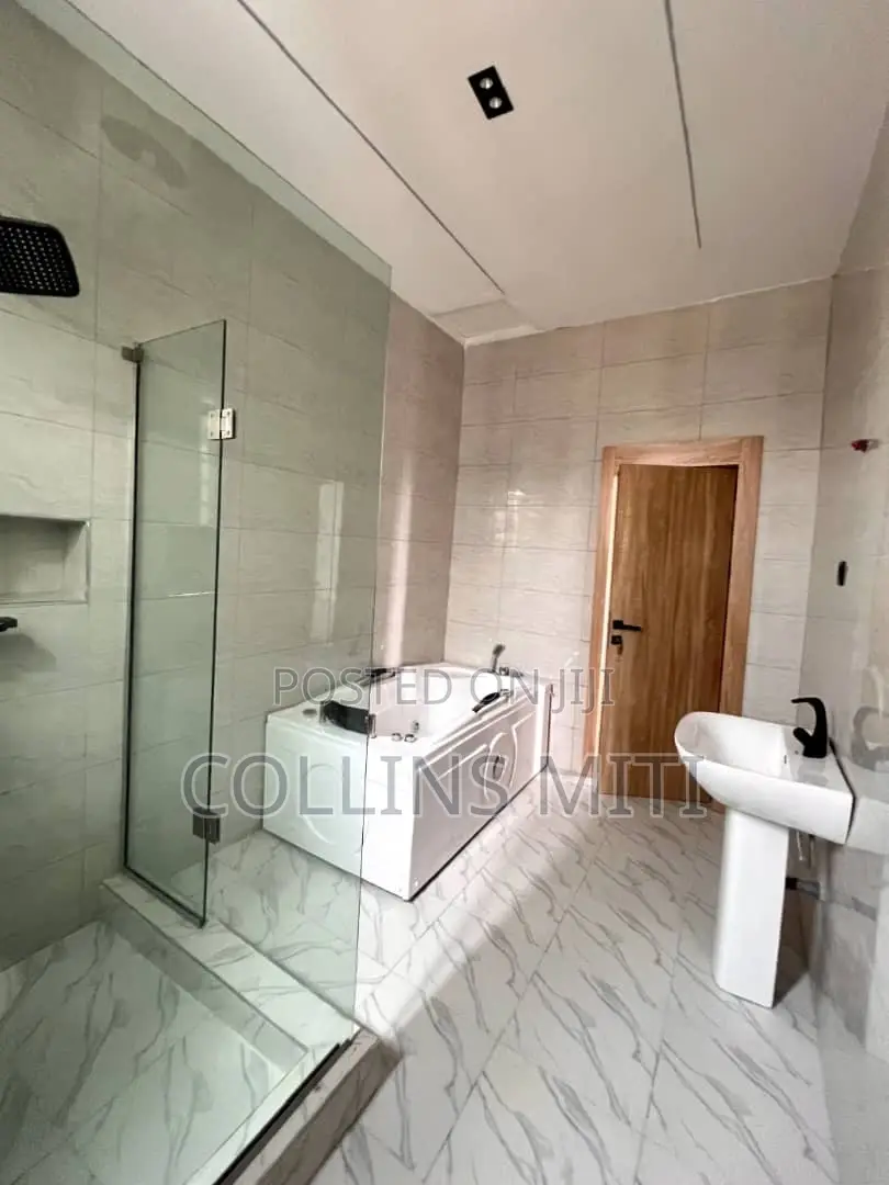 4bdrm Duplex in Thomas Estate for sale in Thomas Estate