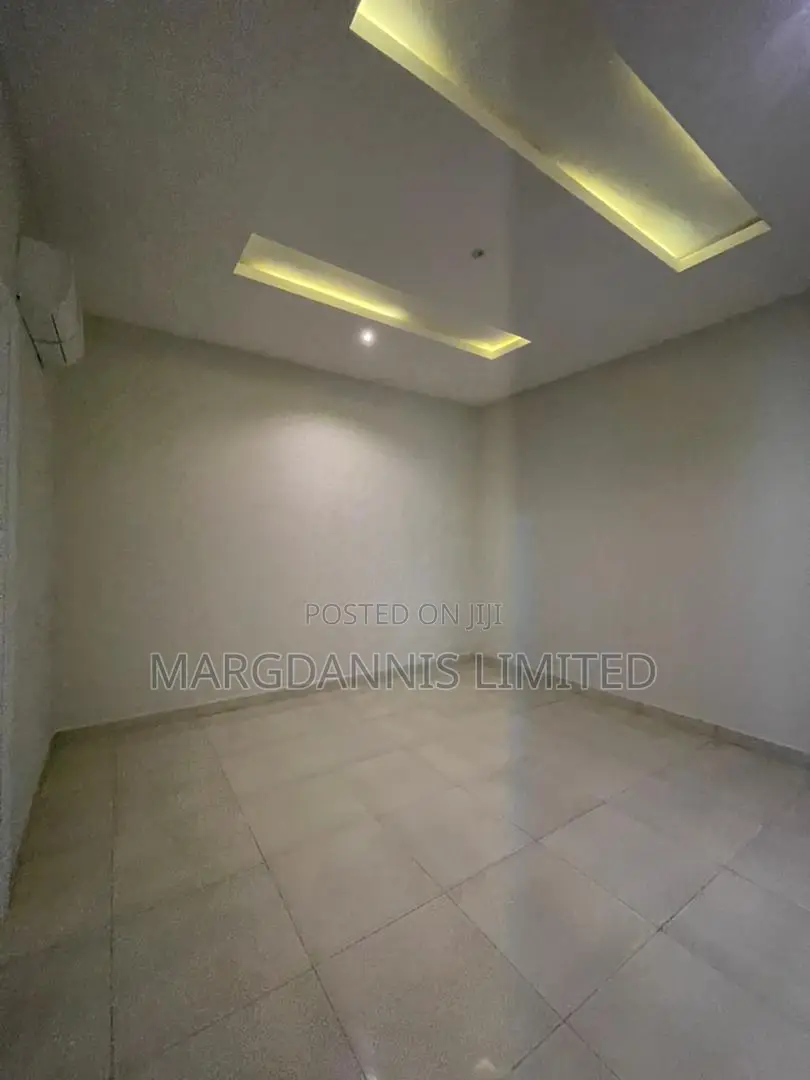5bdrm Duplex in Lekki Phase 1 for sale in Lekki Phase 1