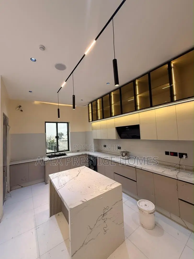 Furnished 4bdrm Duplex in Mende for sale in Mende