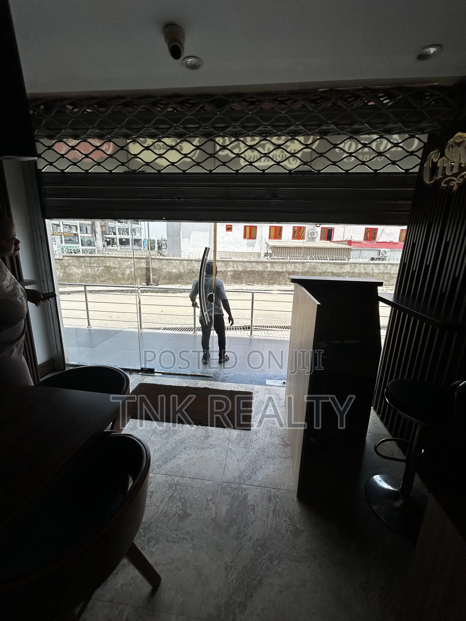 Office/Shop Space for Sale in Wuse 2 in Wuse 2