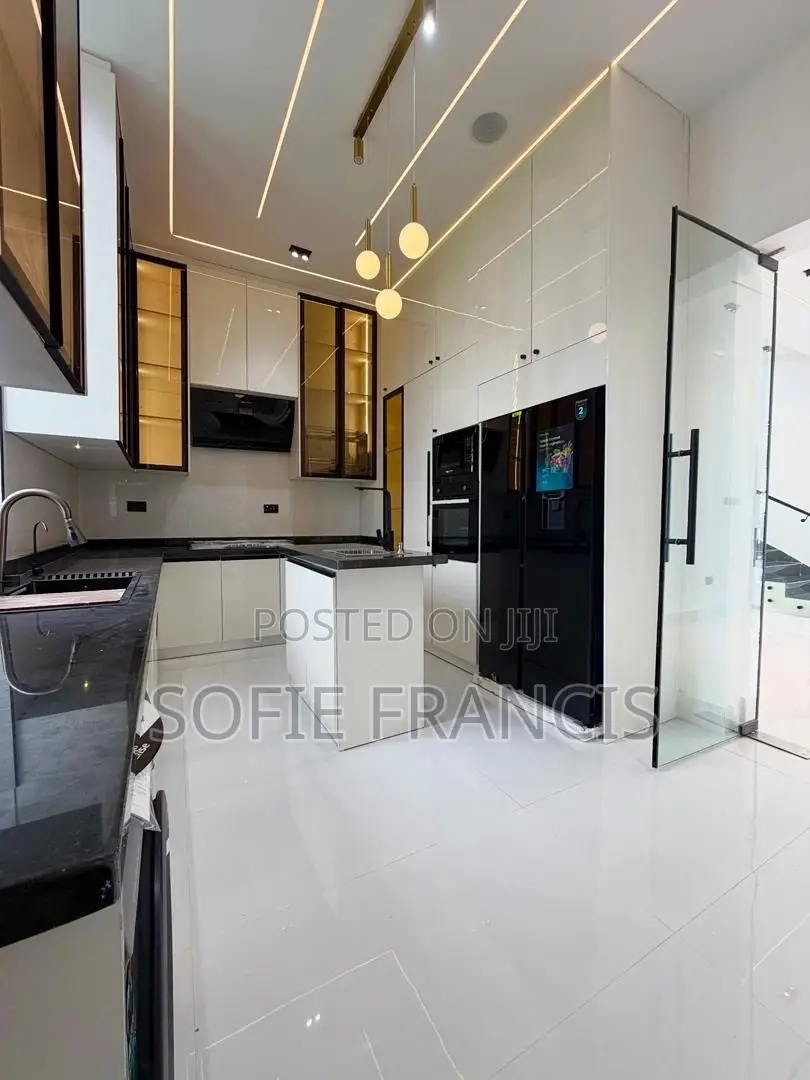 5bdrm Duplex in Sangotedo for sale in Sangotedo