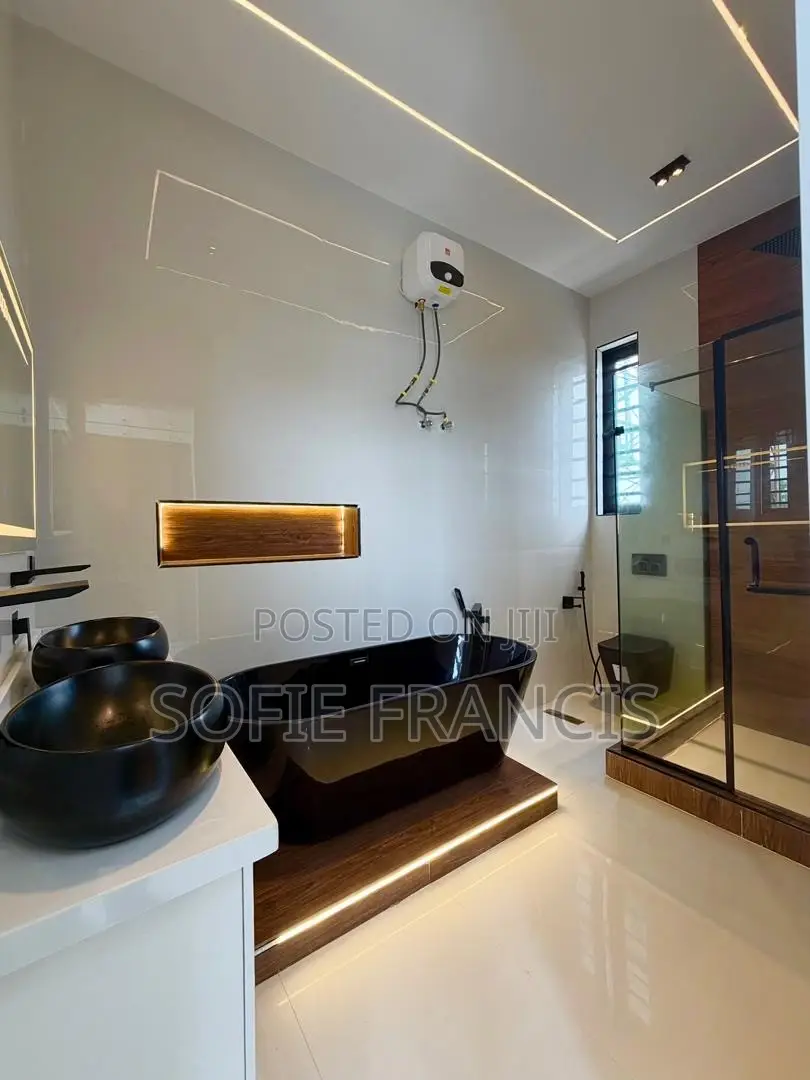 5bdrm Duplex in Sangotedo for sale in Sangotedo