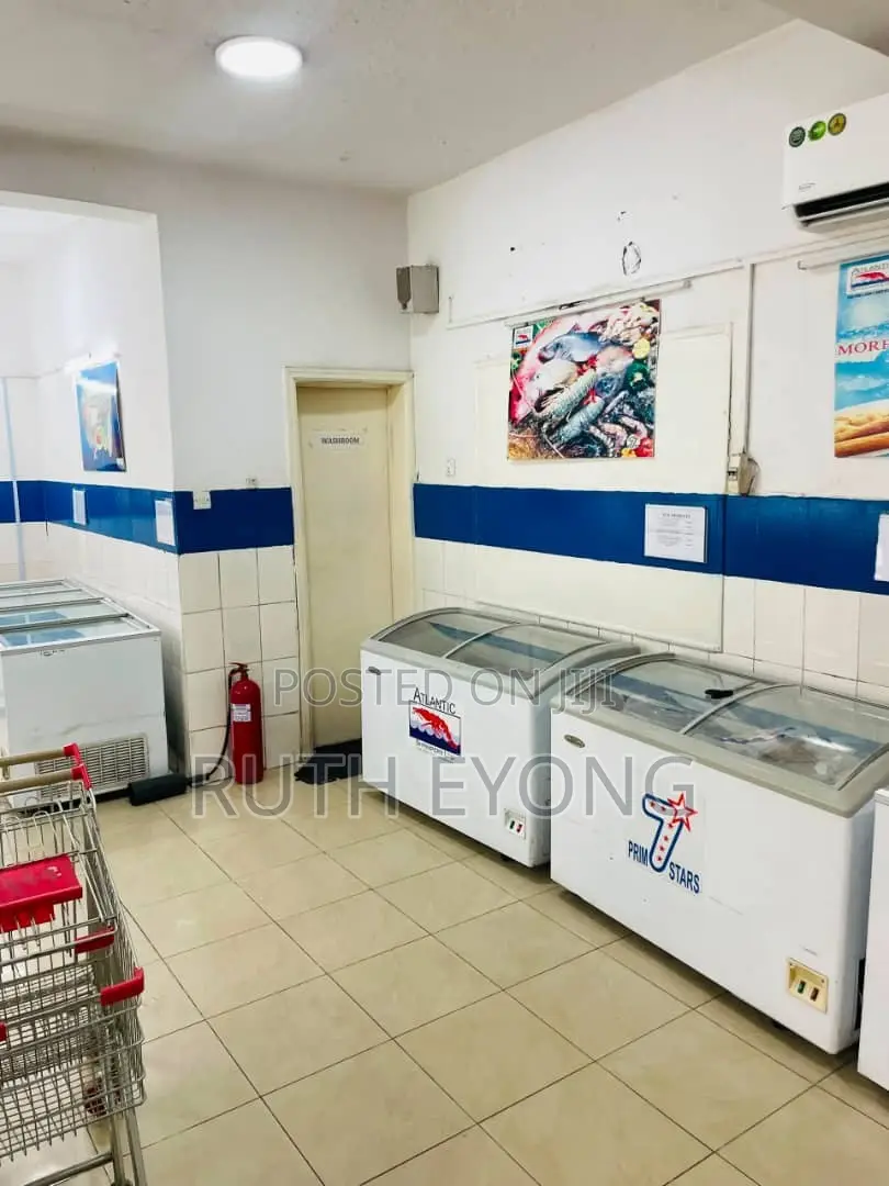 Spacious Shop in Lekki Phase 1