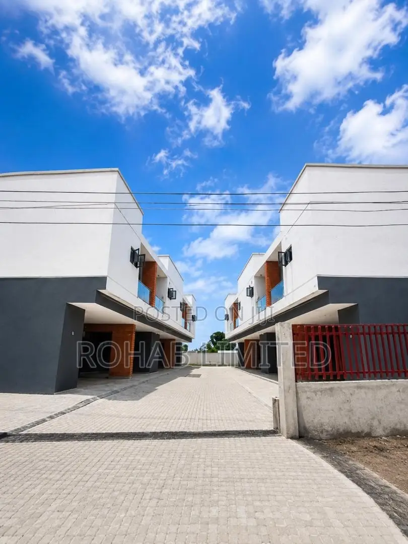 Furnished 3bdrm Duplex in Landgate Homes, Sangotedo for sale in Sangotedo