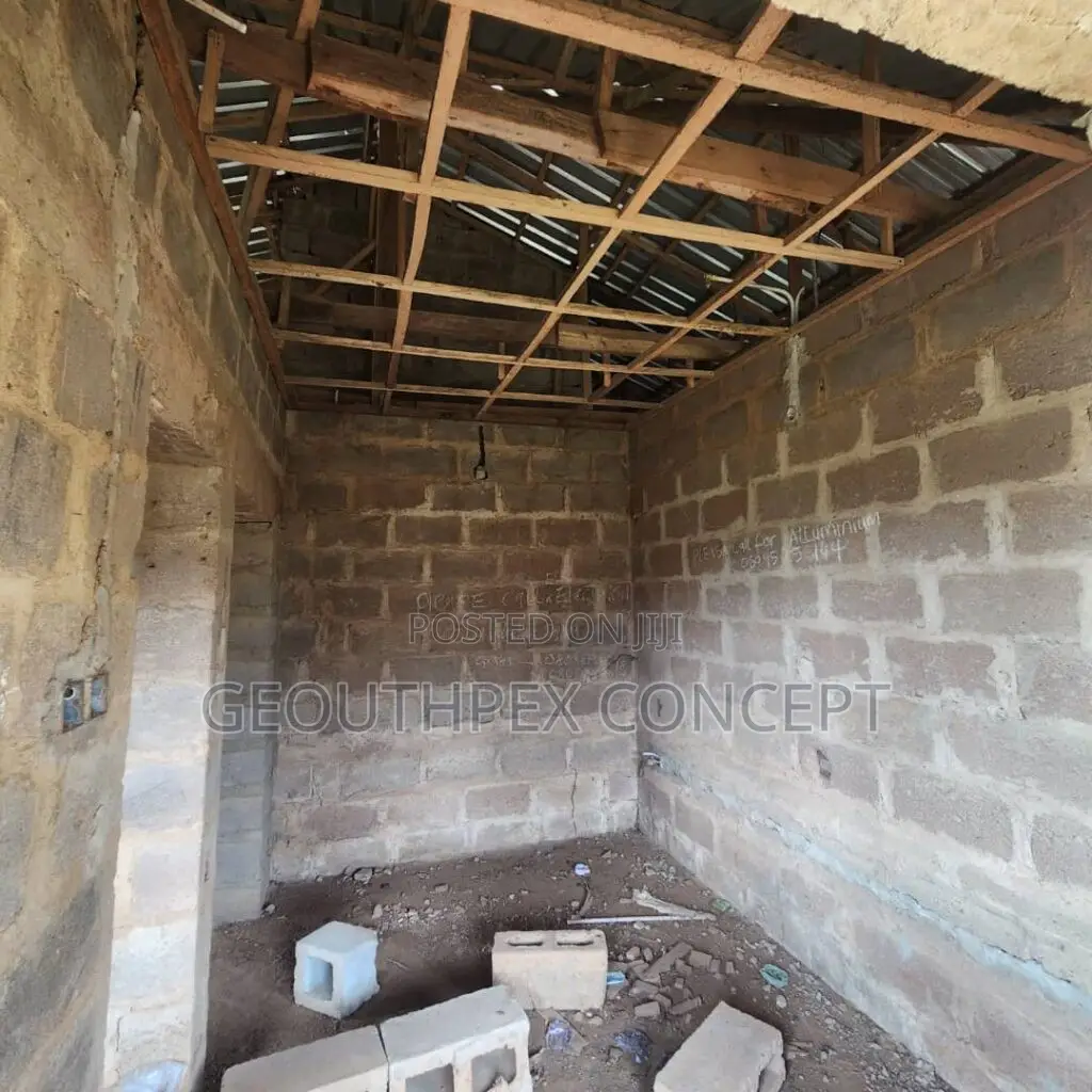 2bdrm Block of Flats in Ologuneru for Sale in Ologuneru