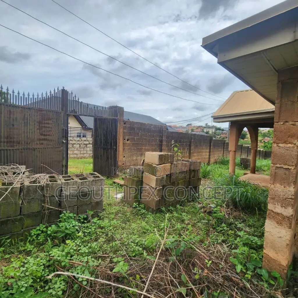 2bdrm Block of Flats in Ologuneru for Sale in Ologuneru