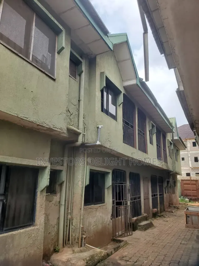 3bdrm Block of Flats in Oshimili South for sale in Oshimili South
