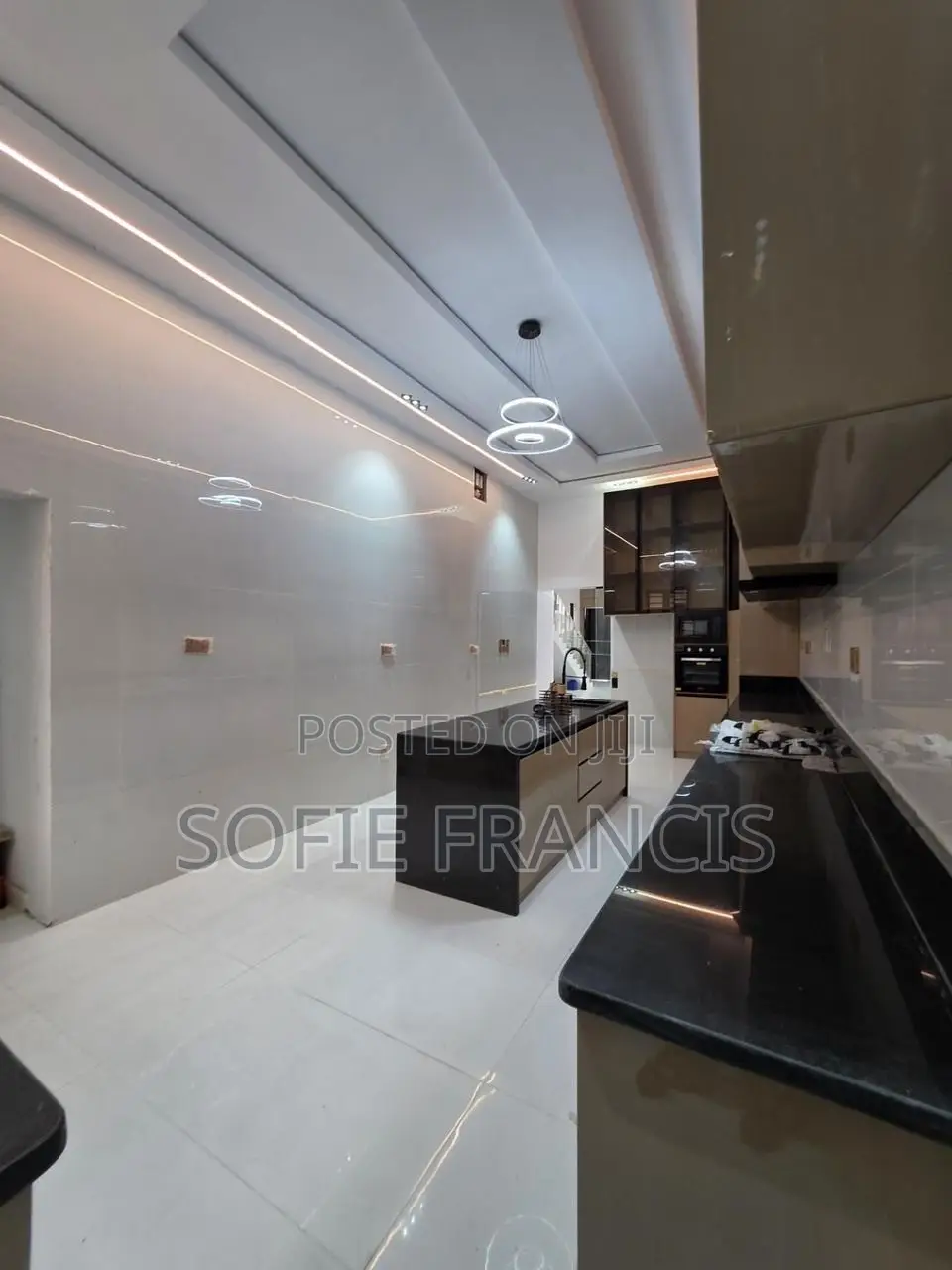 5bdrm Duplex in Sangotedo for sale in Sangotedo
