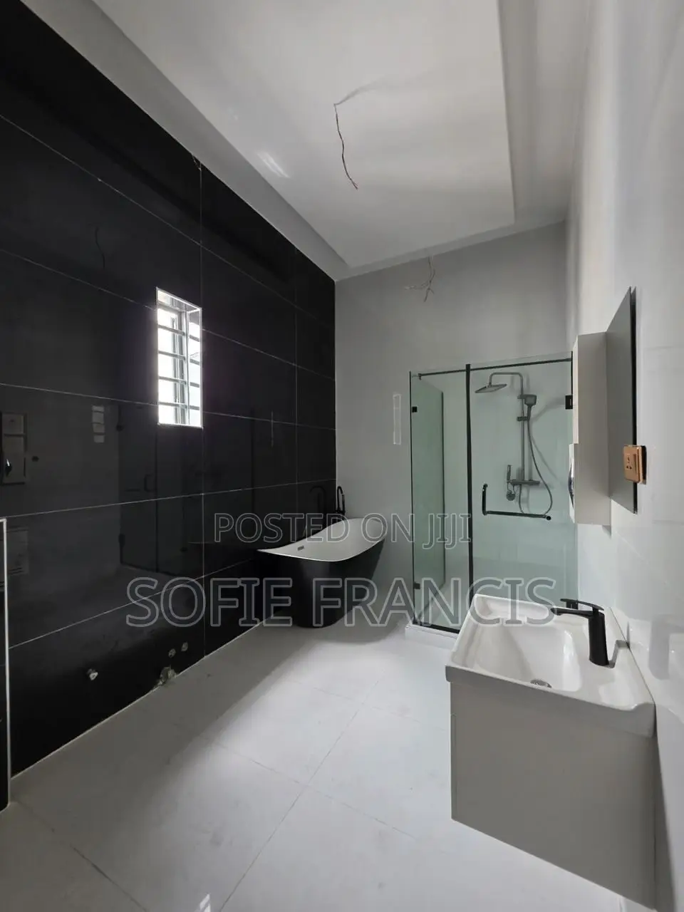 5bdrm Duplex in Sangotedo for sale in Sangotedo