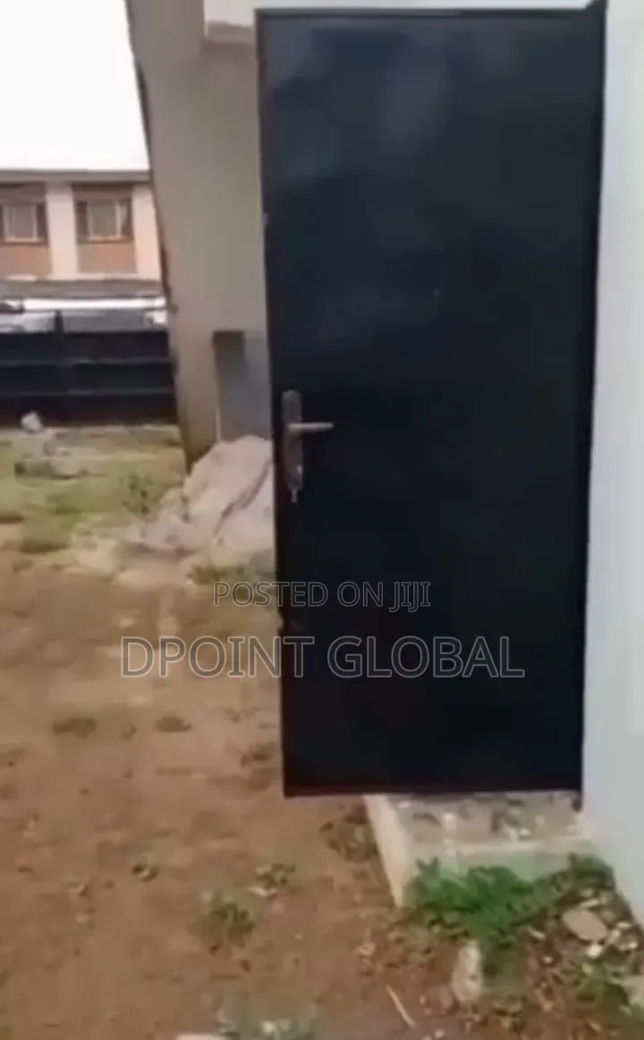 8bdrm Block of Flats in Not, New Oko Oba for sale in New Oko Oba