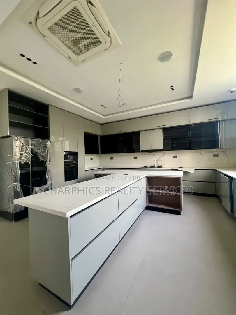 5bdrm Duplex in Old Ikoyi for sale in Old Ikoyi