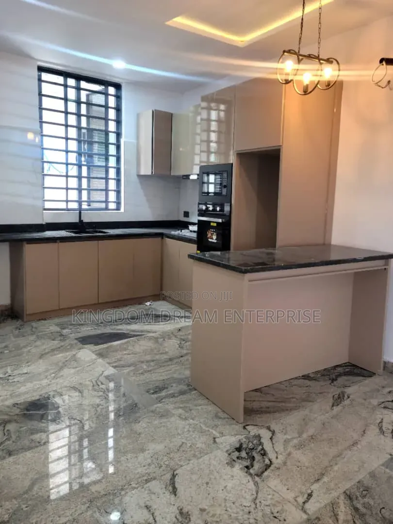 2bdrm Apartment in Lekki Lagos, Ikate for rent in Ikate