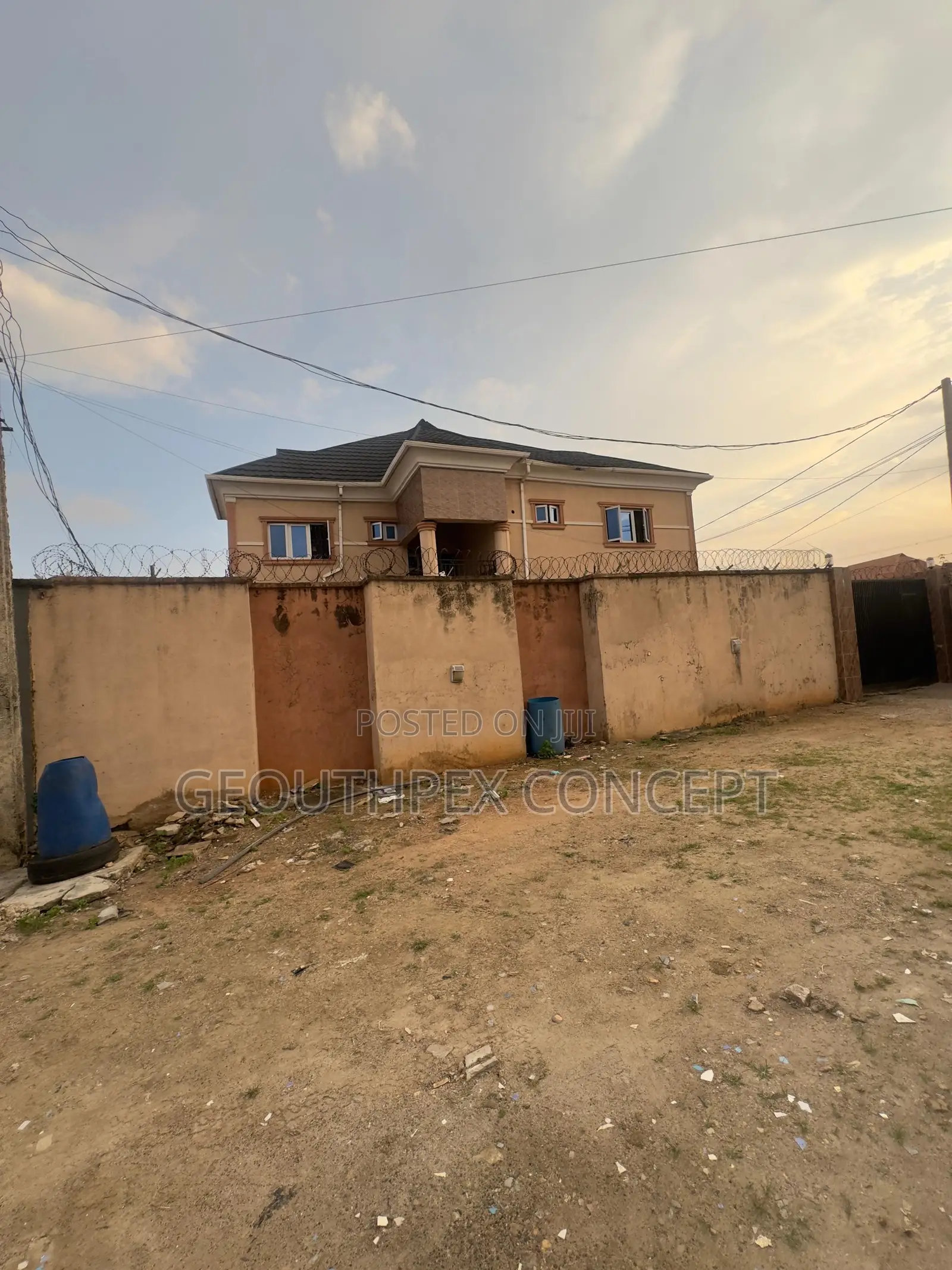 4bdrm Duplex in Oluyole Gra for sale in Oluyole Estate
