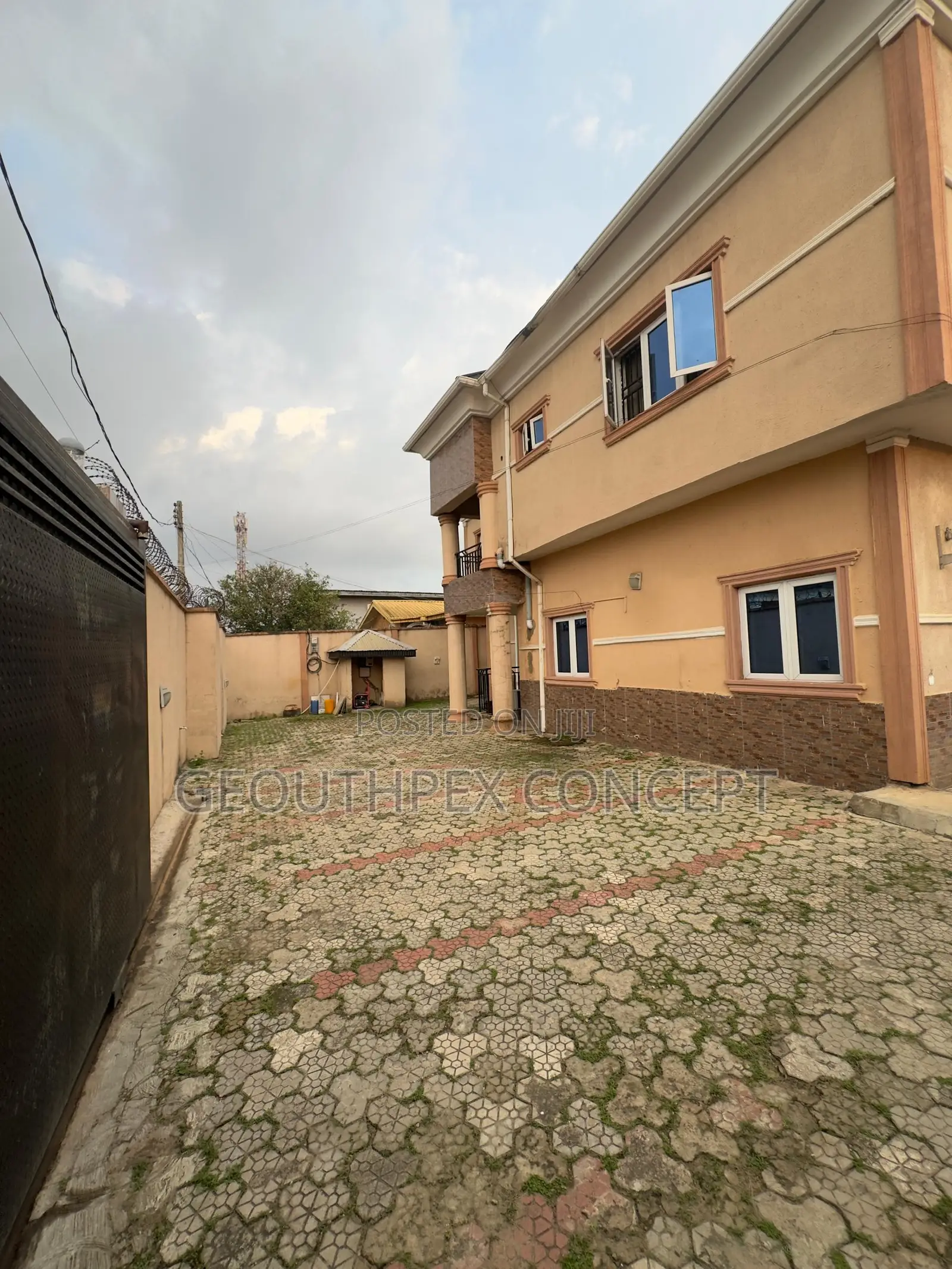 4bdrm Duplex in Oluyole Gra for sale in Oluyole Estate