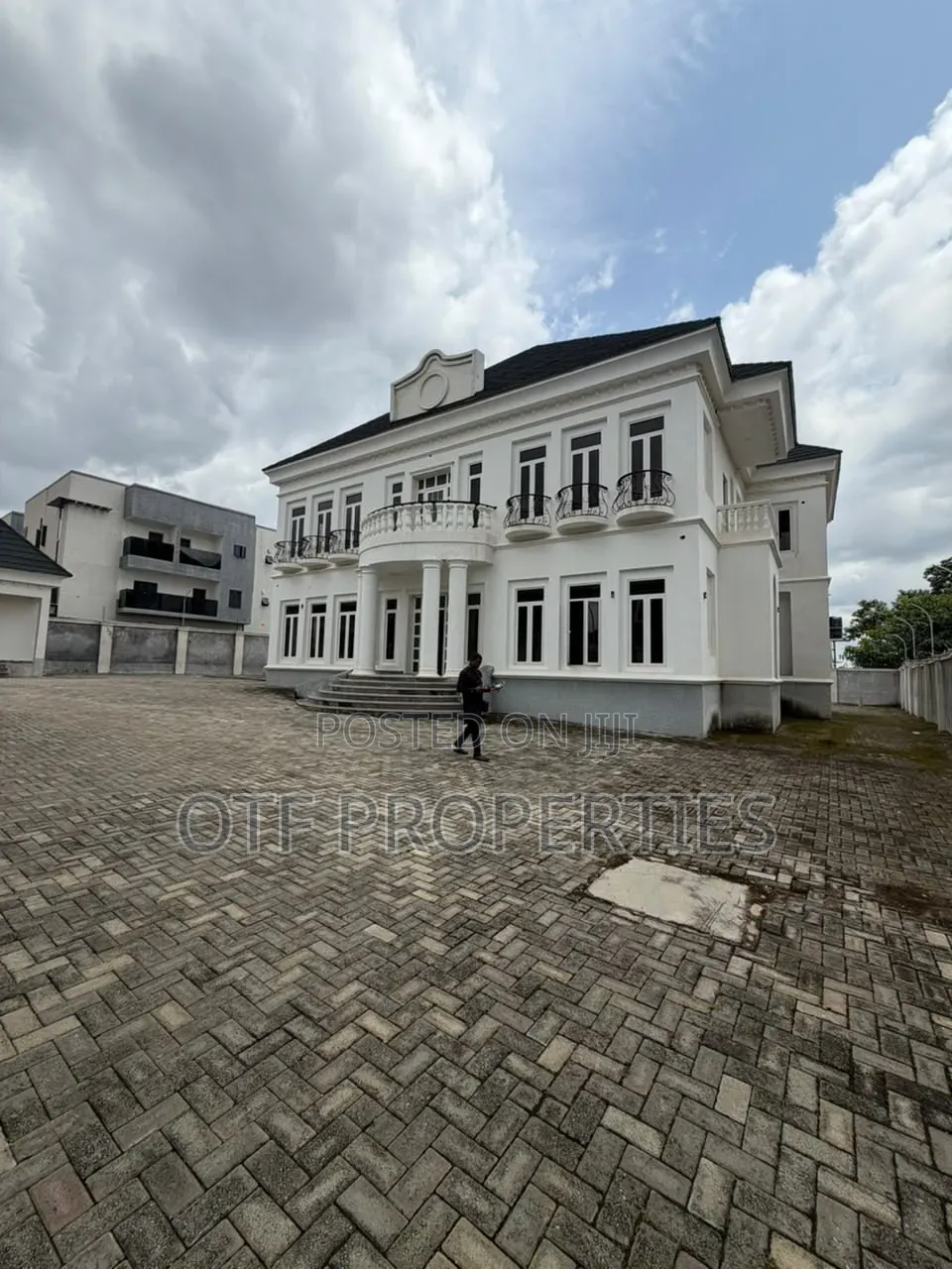 5bdrm Duplex in Guzape District for sale in Guzape District