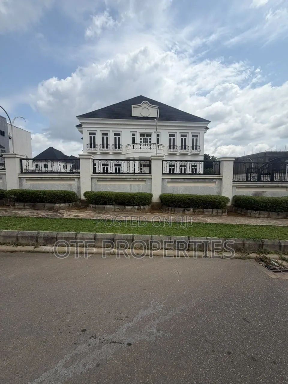 5bdrm Duplex in Guzape District for sale in Guzape District