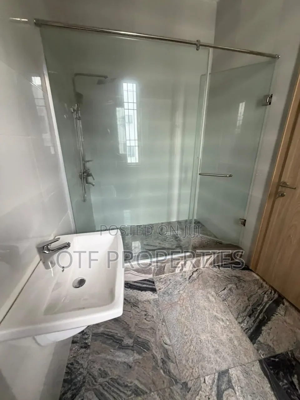 5bdrm Duplex in Guzape District for sale in Guzape District