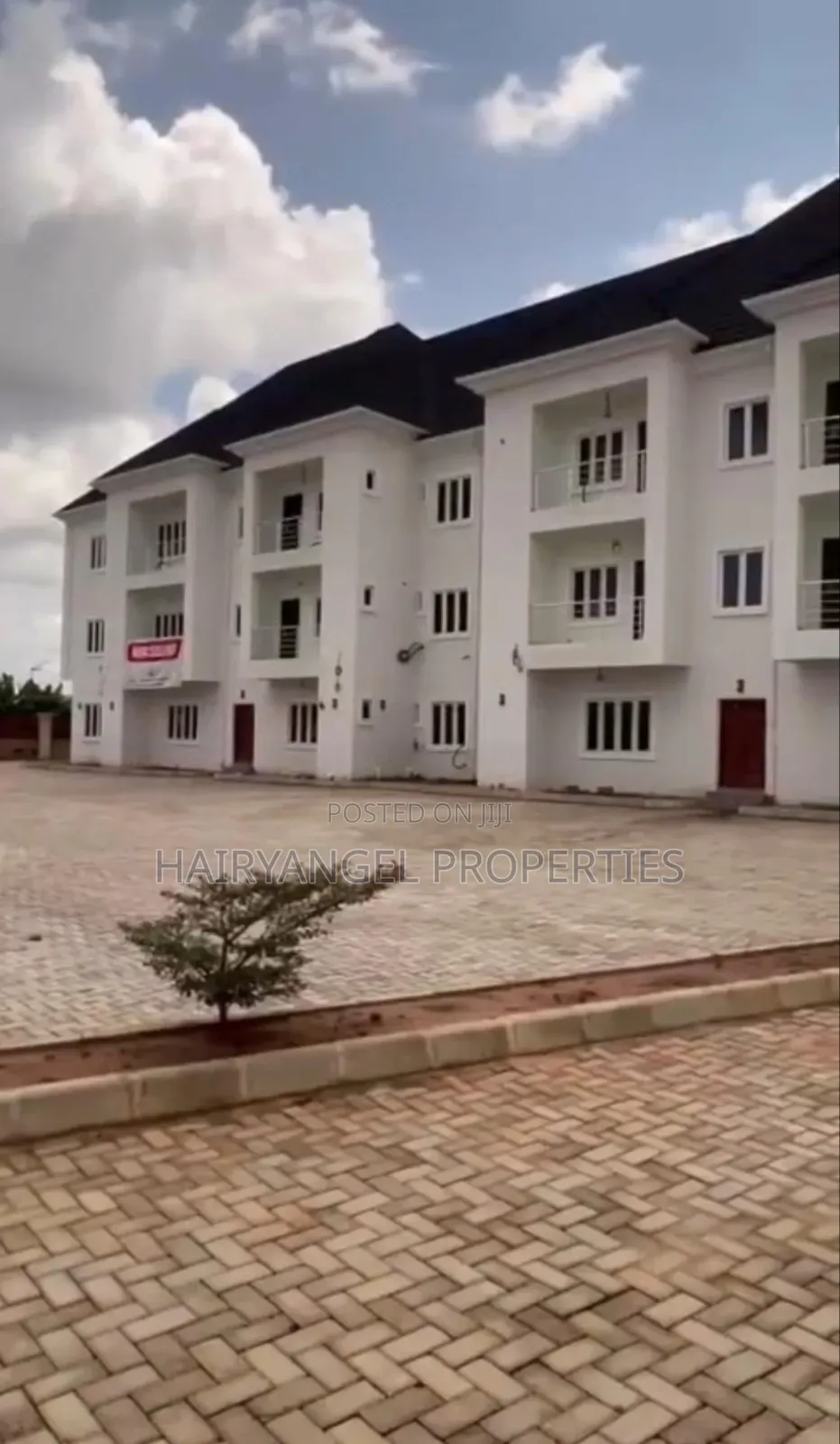 3bdrm Block of Flats in Oshimili North for sale in Oshimili North
