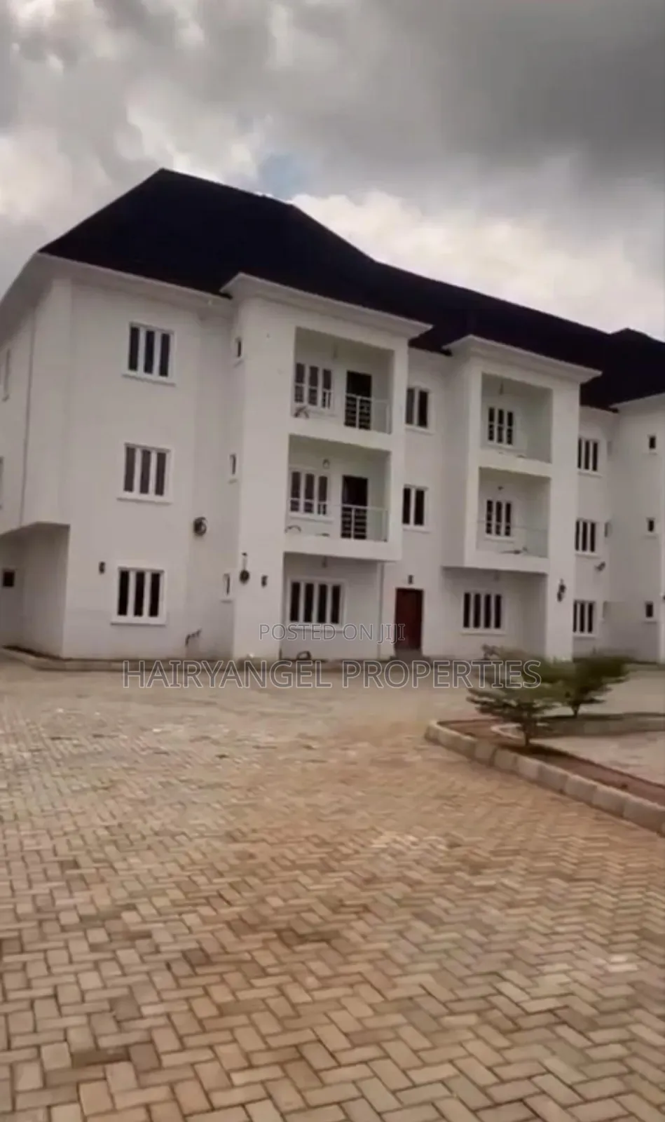 3bdrm Block of Flats in Oshimili North for sale in Oshimili North