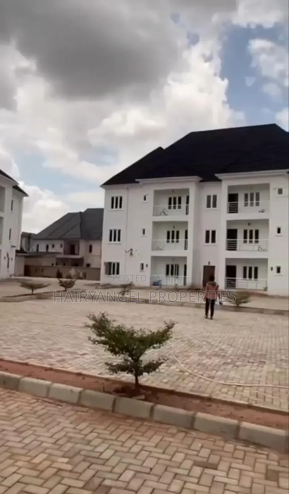 3bdrm Block of Flats in Oshimili North for sale in Oshimili North