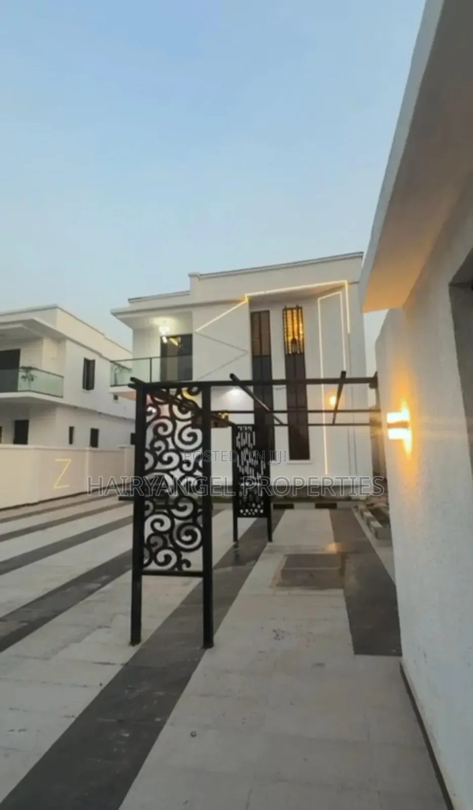 5bdrm Duplex in Oshimili North for sale in Oshimili North