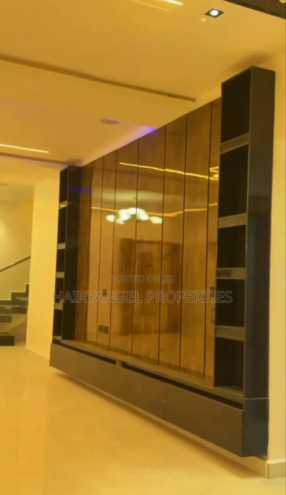 5bdrm Duplex in Oshimili North for sale in Oshimili North