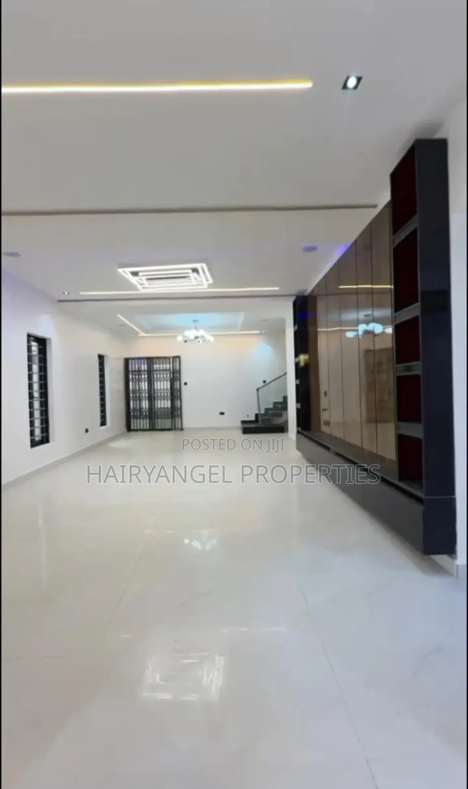 5bdrm Duplex in Oshimili North for sale in Oshimili North