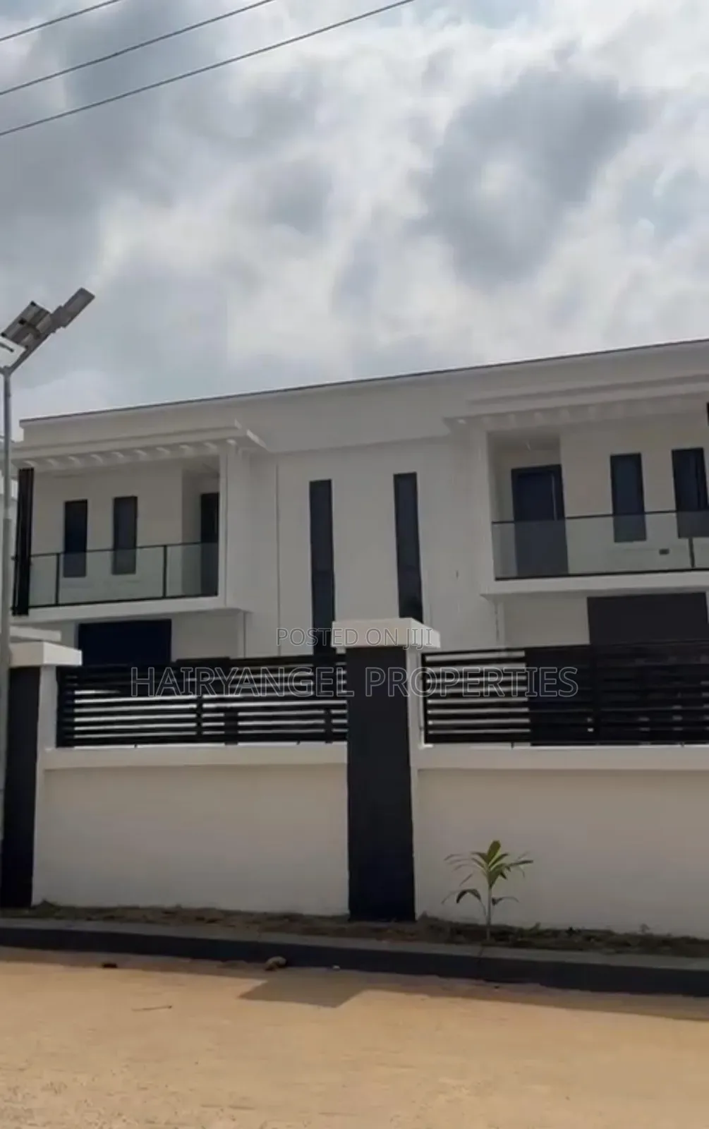 4bdrm Duplex in Oshimili North for sale in Oshimili North