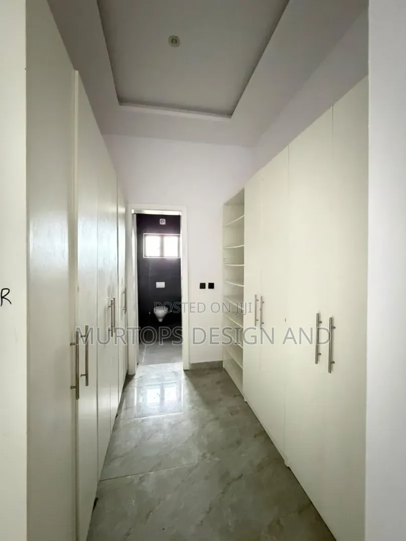 3bdrm Apartment in Ademola Adetokunbo for rent in Ademola Adetokunbo