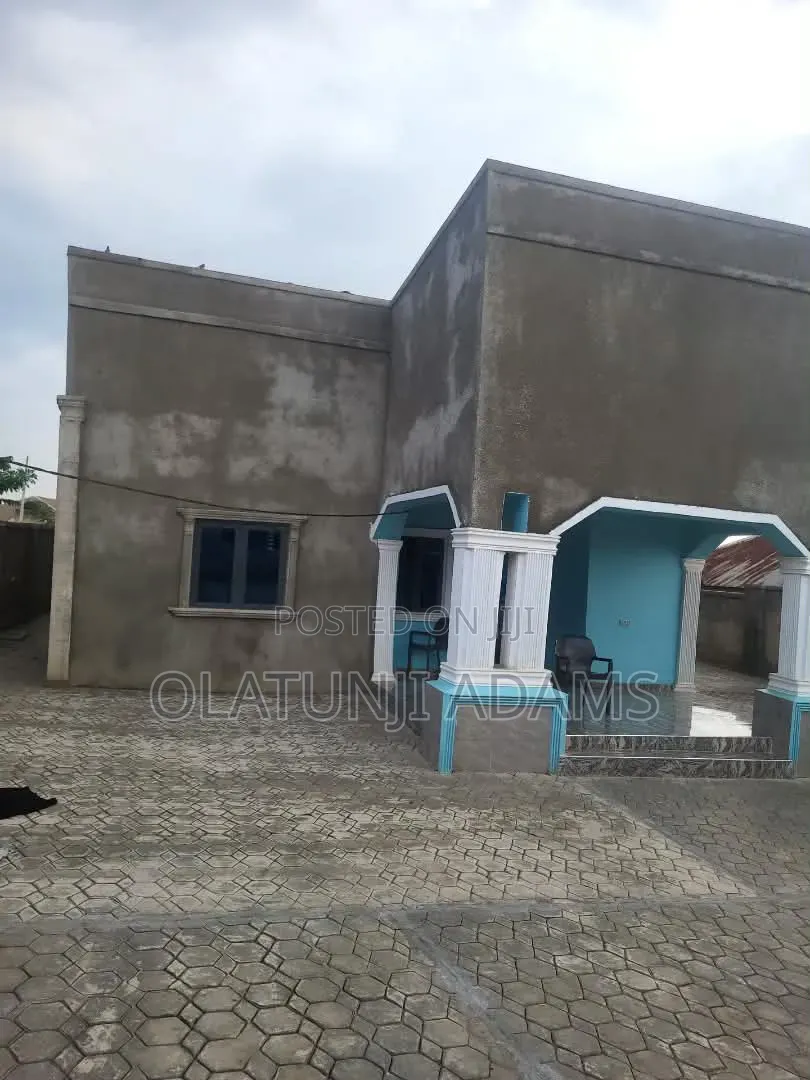 3bdrm Bungalow in Ayekale, Osogbo for sale in Osogbo