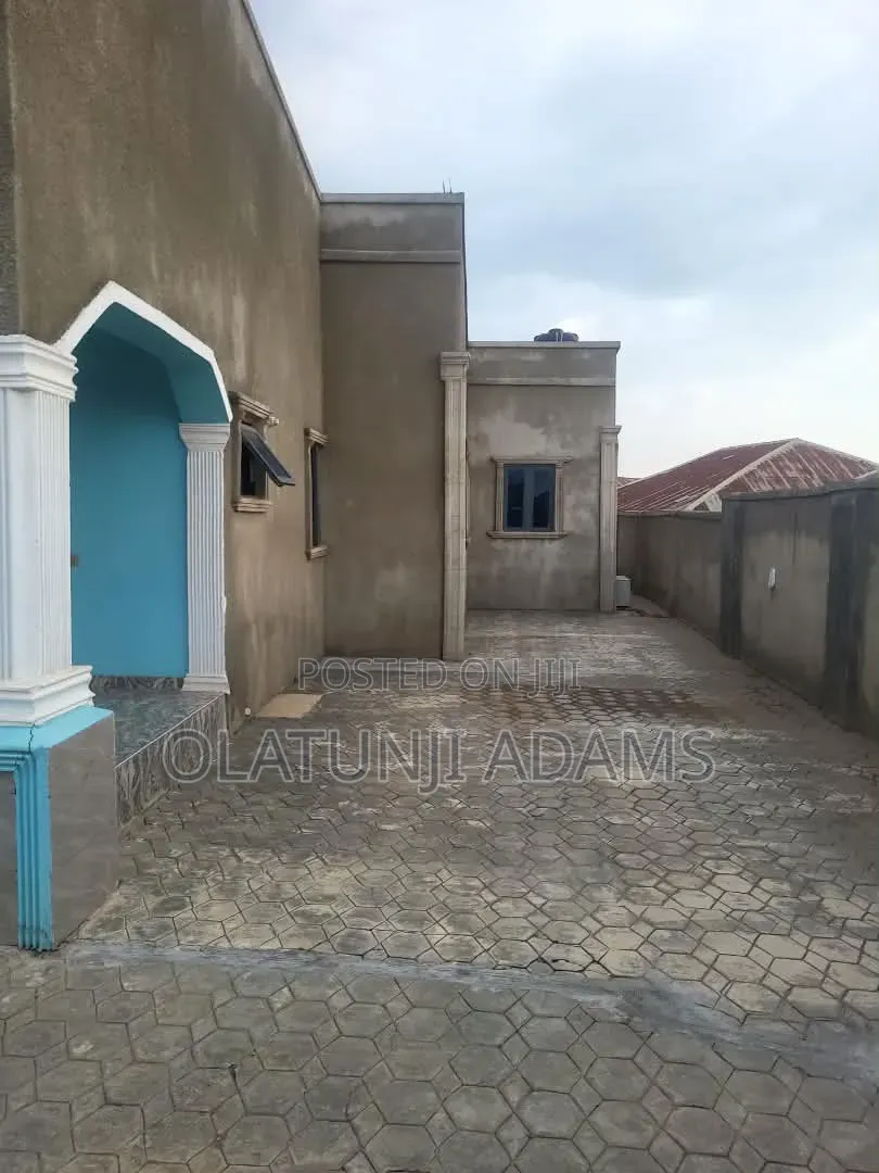 3bdrm Bungalow in Ayekale, Osogbo for sale in Osogbo
