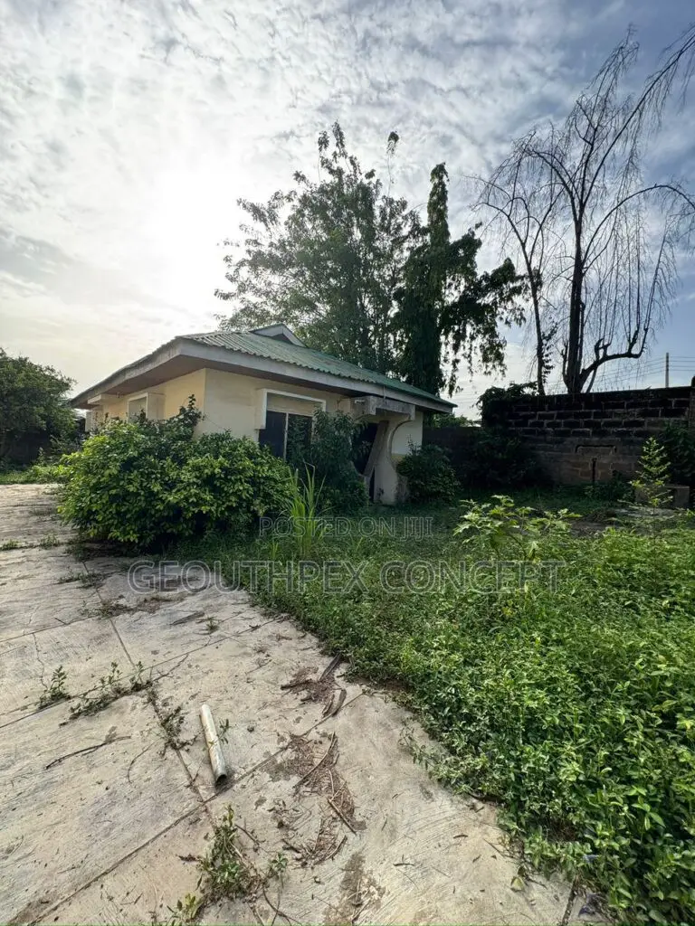 3435sqm With Demolishable Old Duplex in Agodi for Sale in Agodi