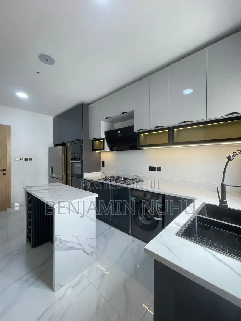 Furnished 2bdrm Apartment in Lekki Phase 1 for sale in Lekki Phase 1