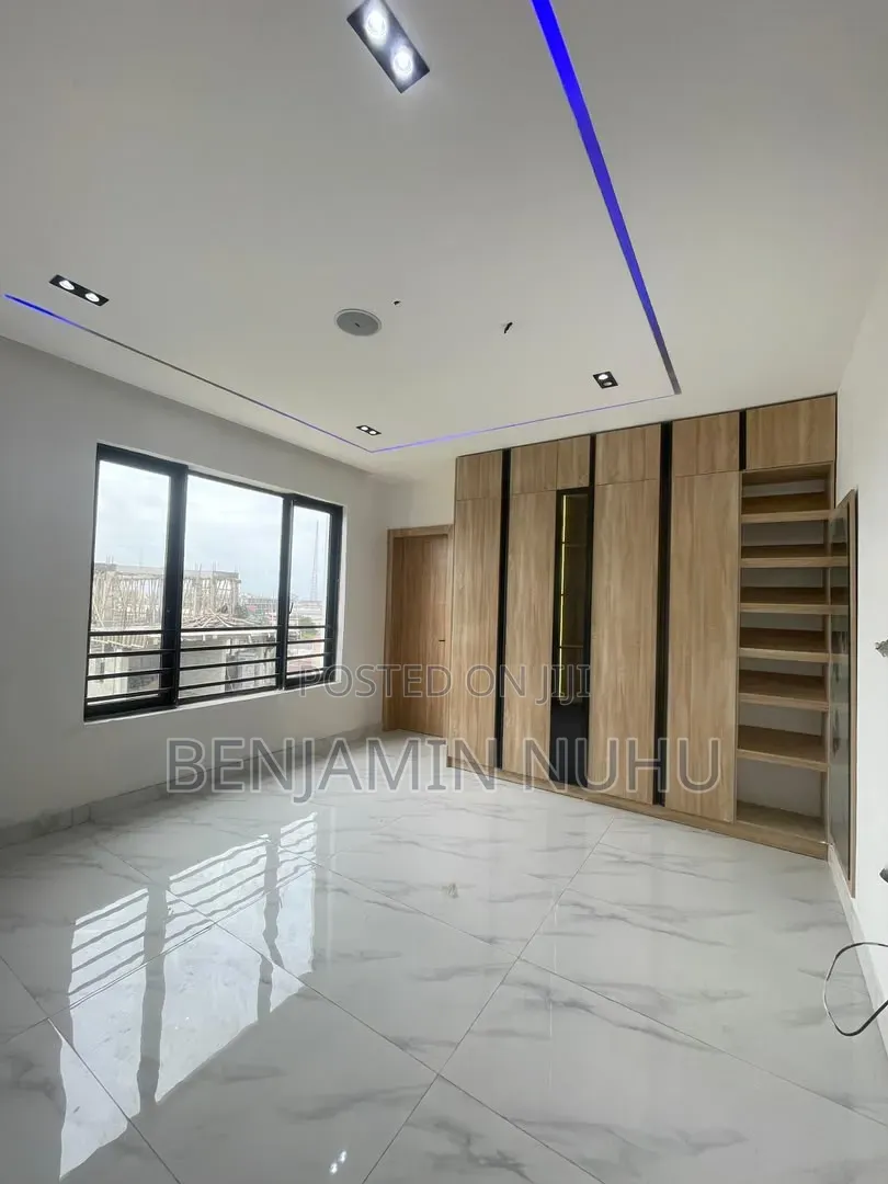 Furnished 2bdrm Apartment in Lekki Phase 1 for sale in Lekki Phase 1