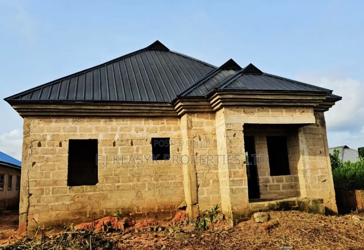 2bdrm Block of Flats in Benin City for sale in Benin City