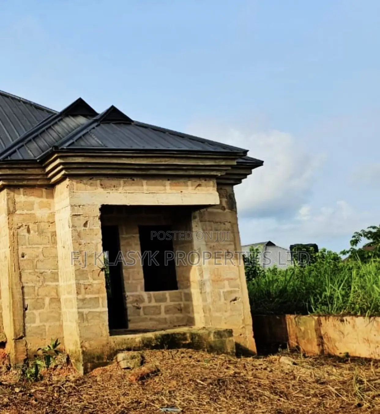2bdrm Block of Flats in Benin City for sale in Benin City