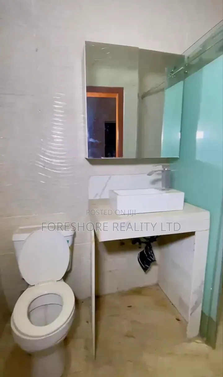 5bdrm House in Agungi for sale in Agungi